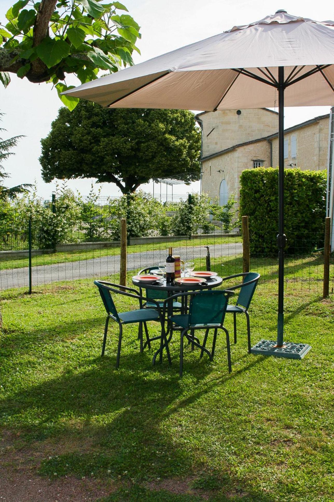 Gite De Catherine Saint-Christophe-des-Bardes Exterior photo